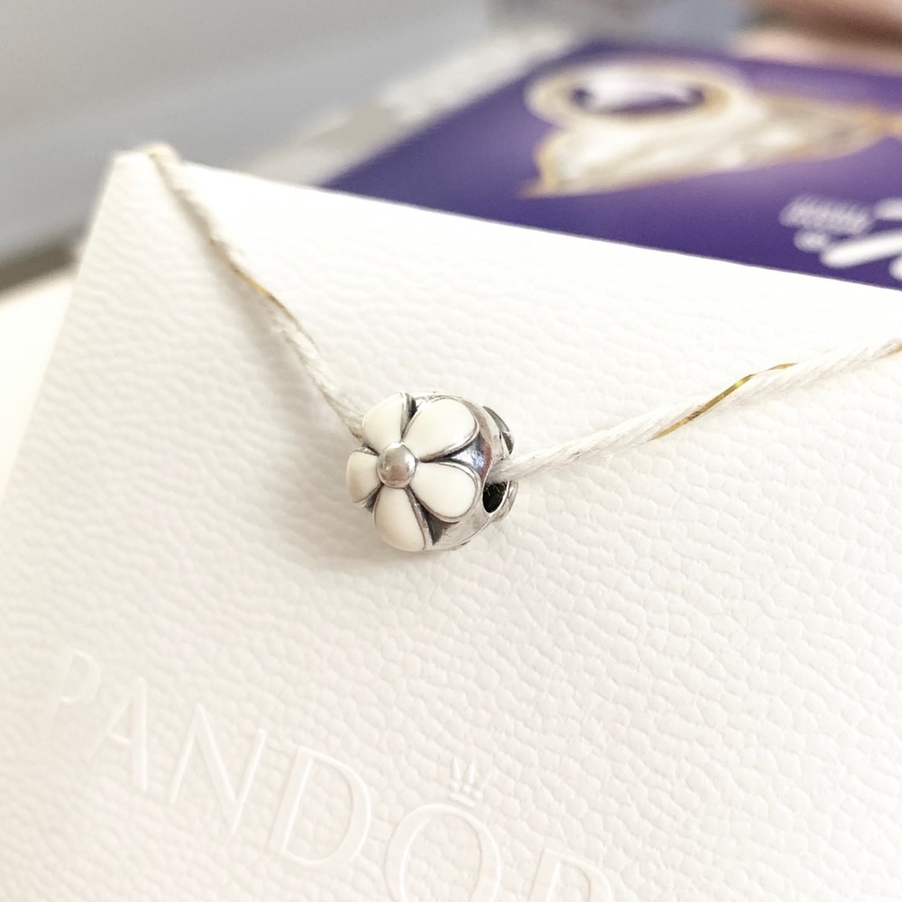 Pandora darling daisies silver enamel clip charm